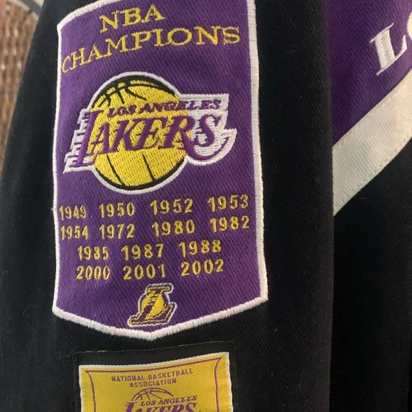 Men’s Lakers Jacket - Picture 11 of 15